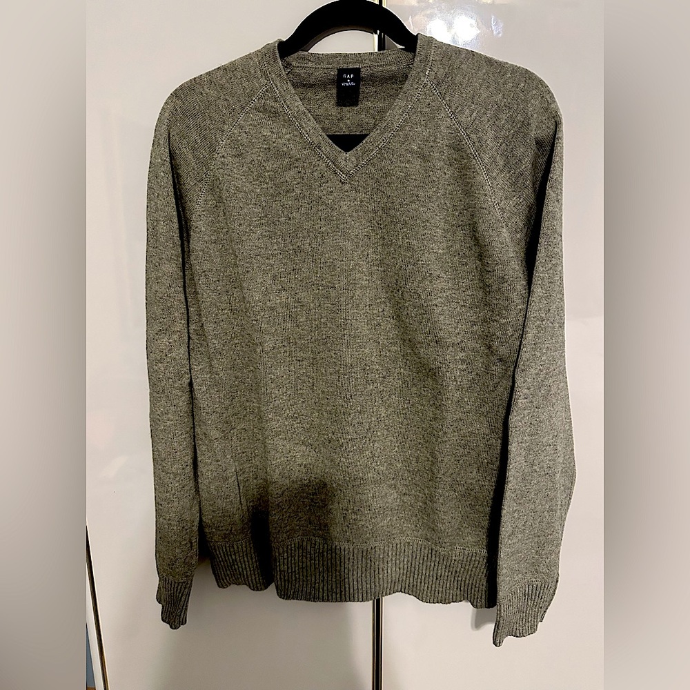 Men's GAP V neck Sweater